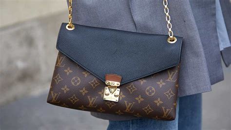 louis vuitton v oorbellen look a like|louis vuitton handbags.